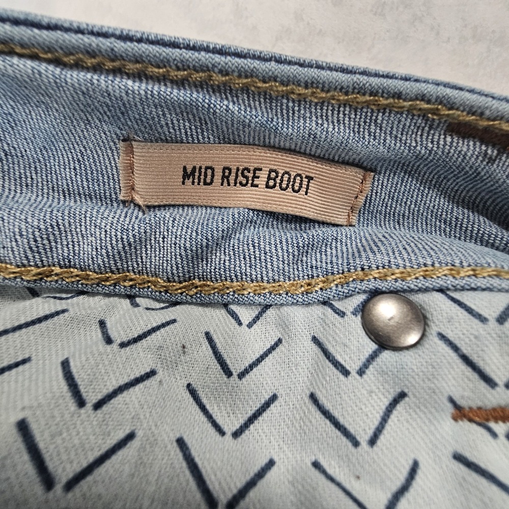 Ariat REAL Mid Rise Boot Flared Jeans Women's Size 30 32" Inseam Medium Wash - Picture 3 of 16